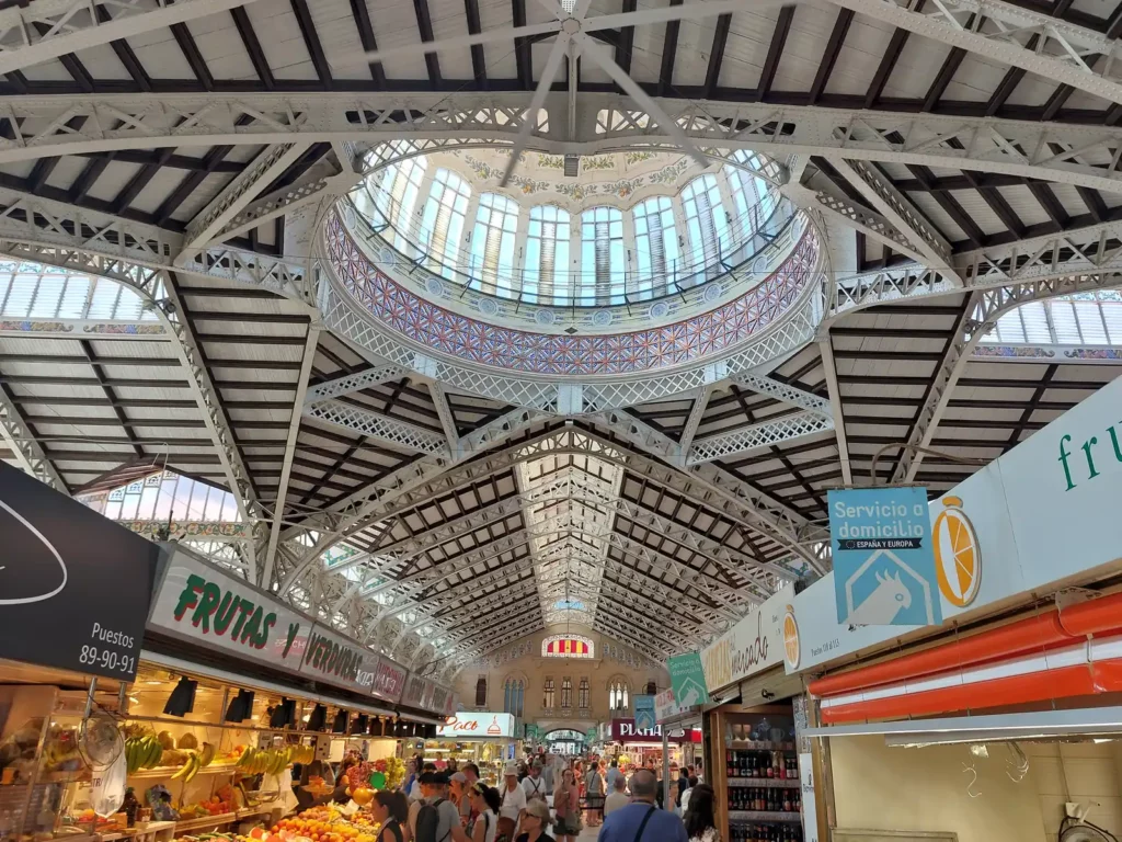 Cúpula y estructura interior del Mercado Central de Valencia