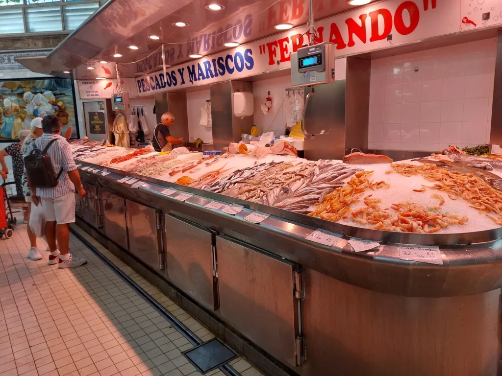 Puesto de pescado fresco en el Mercado Central de Valencia